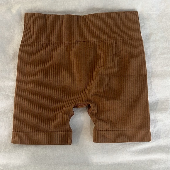 NWOT Girls Brown Spandex Shorts - Picture 2 of 3
